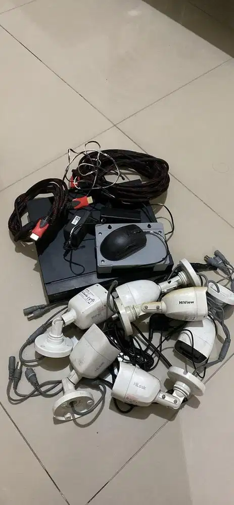 Cctv hilook 5 unit hiview 1 unit + dvr 2 TB dll sprt yg tertera digmbr