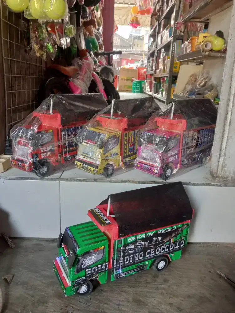 Mainan Anak Truk oleng kayu kecil