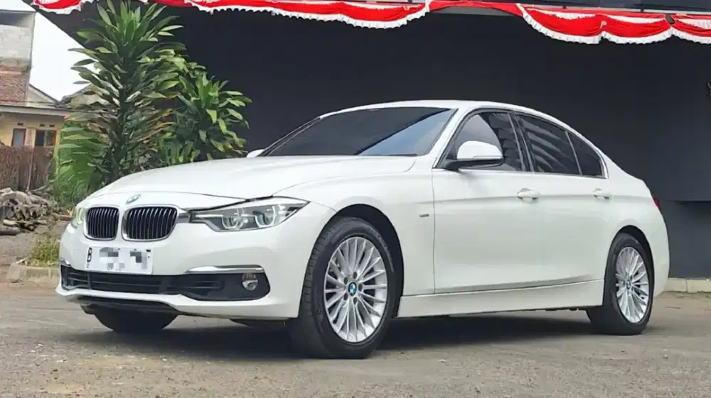BMW 320I LCI Luxury 2018