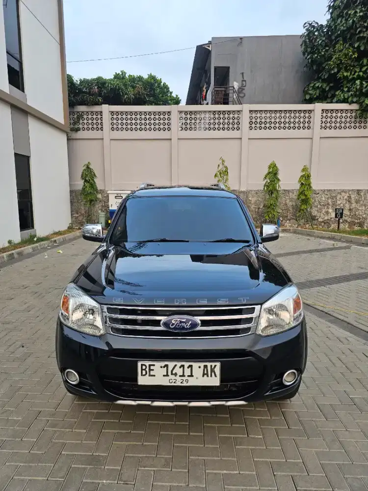 FOED EVEREST 2.5 LIMITED MATIC 2013 HITAM
