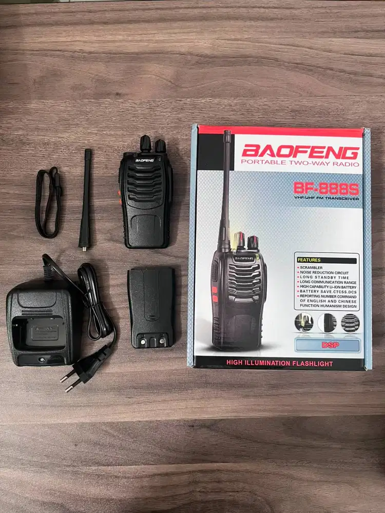 Radio HT Handy Talky Walkie Talkie Baofeng 888S di Batam