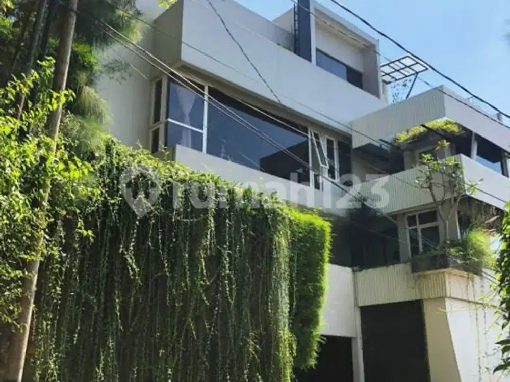 Rumah Bagus 3 Lantai Full Furnished Diawiligar View Bandung