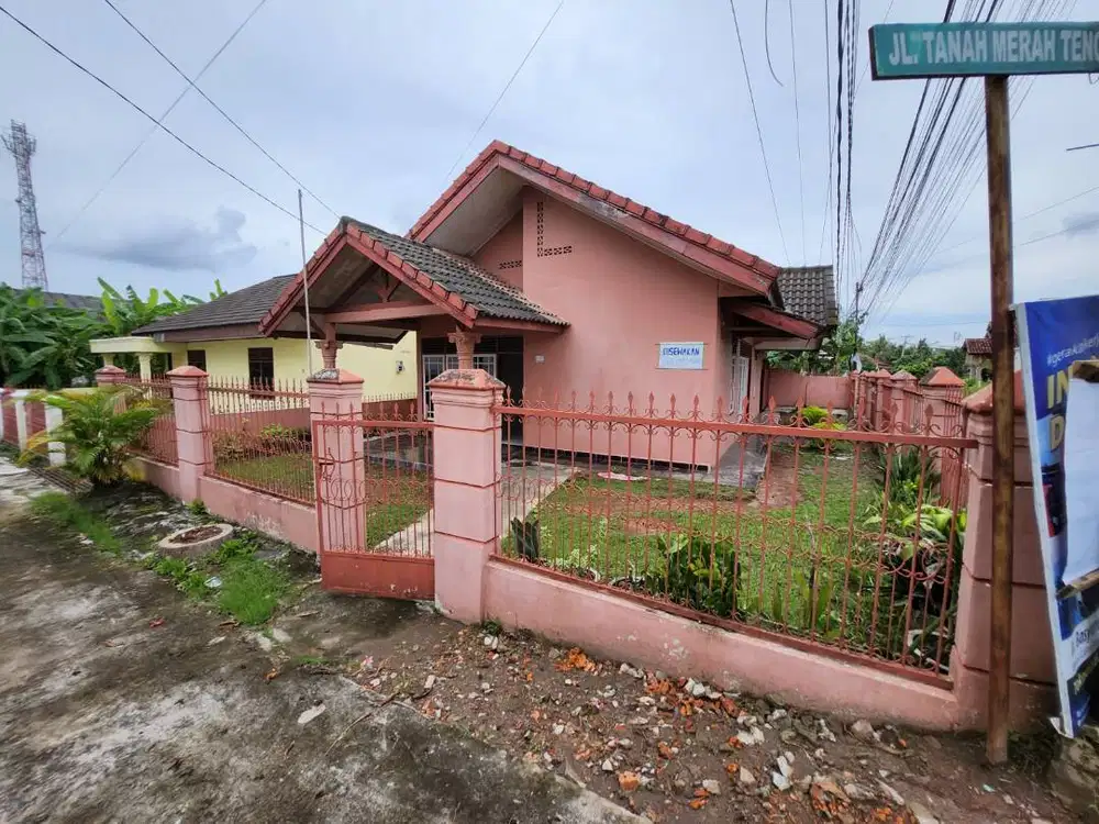 Disewakan Rumah Di Belakang Rumah Gubernur Per Tahun - Tanah Merah
