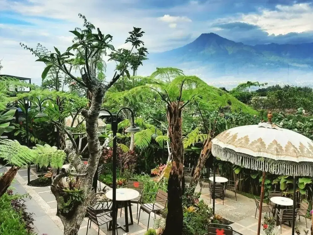Cafe Aktif Plus Villa View 360° di kelilingi gunung View super Ciamik tampak seluruh kota batu