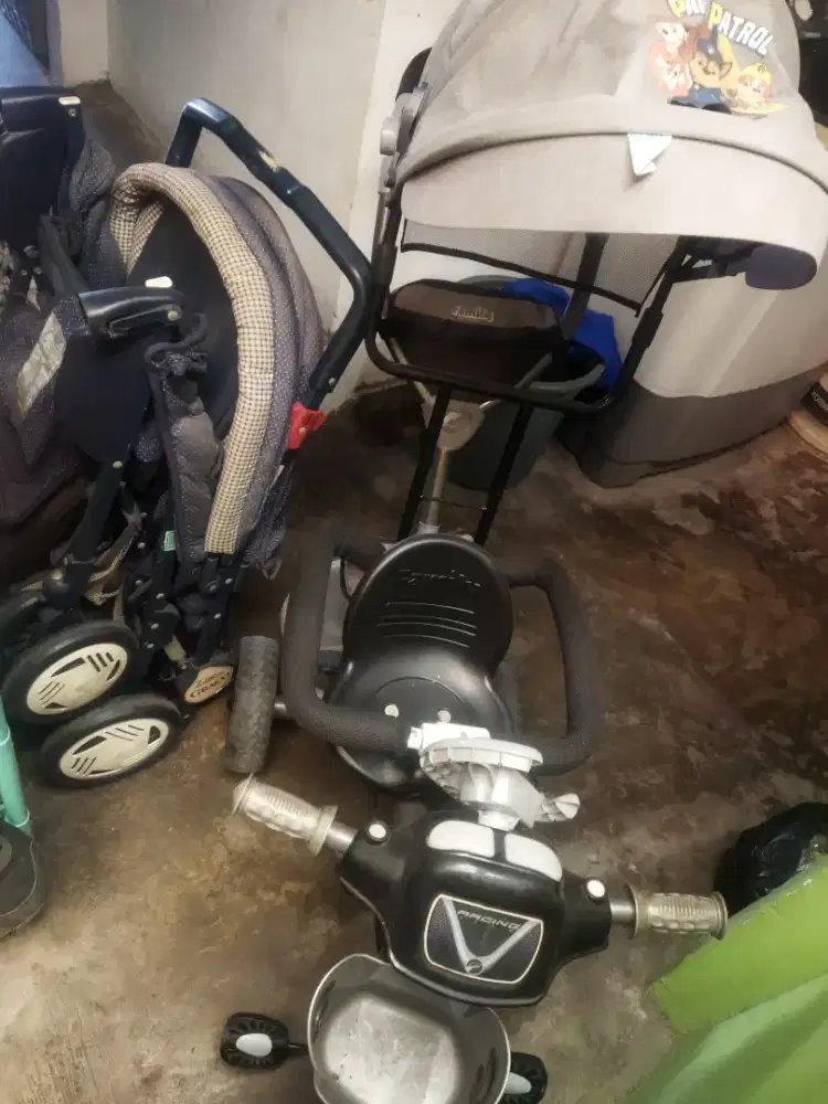 dijual semua sepeda stroller dan piring