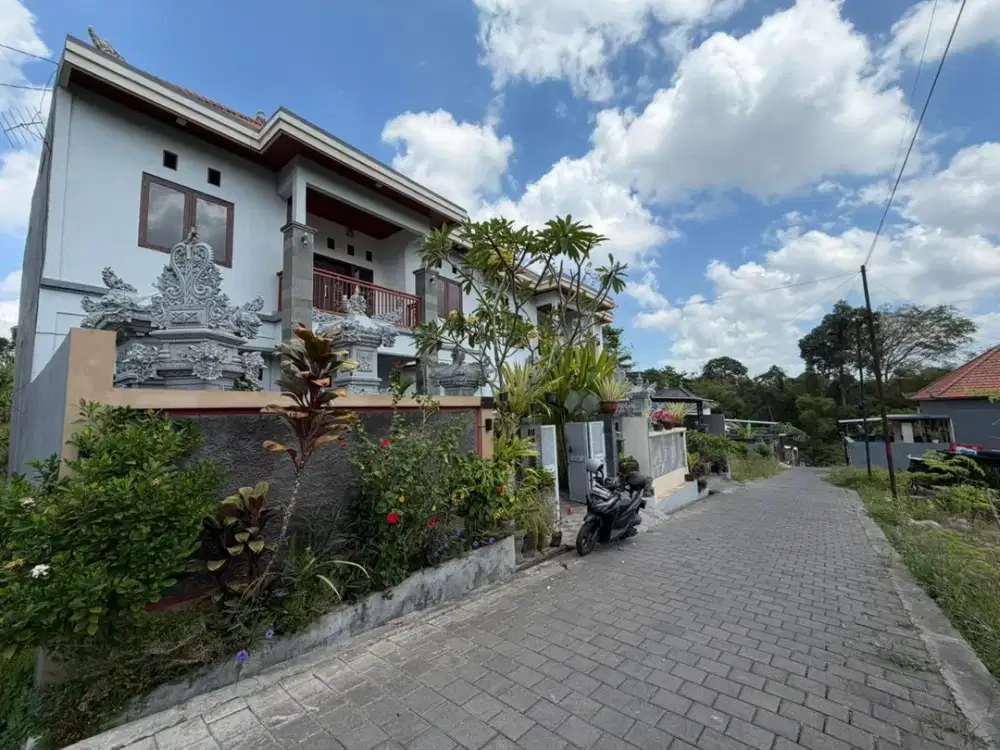 Dijual rumah minimalis lantai 2 berlokasi jlan pasekan abiantuwung kediri tabanan deket terminal mengwi