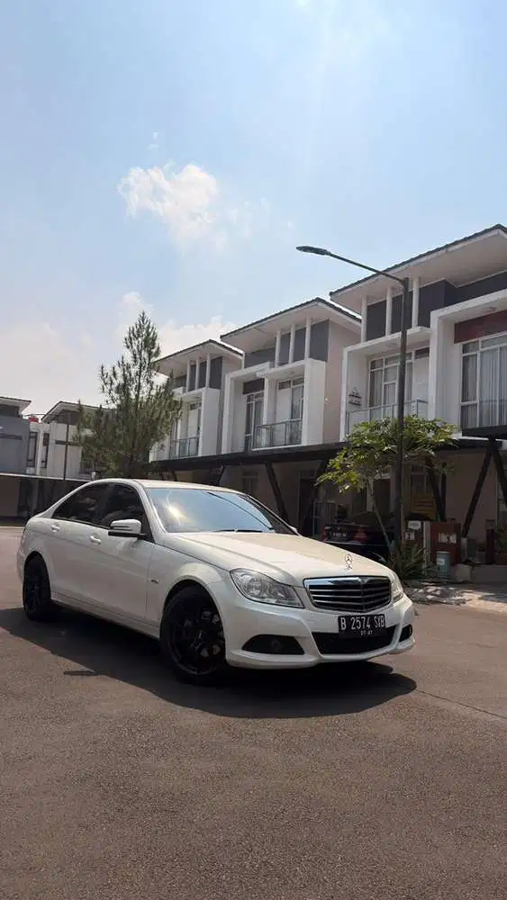 Mercedes-Benz C200 2011 Bensin