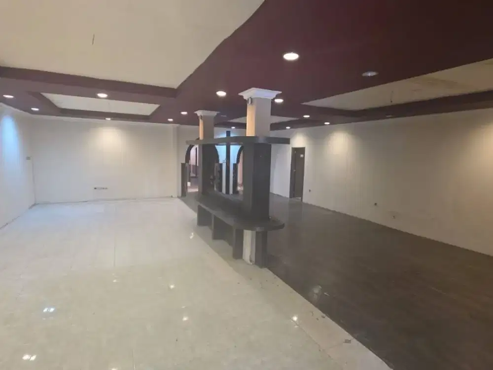 Disewakan Bangunan Ex Resto di Pusat Kota Surabaya, 1.5Lt Full Bangunan