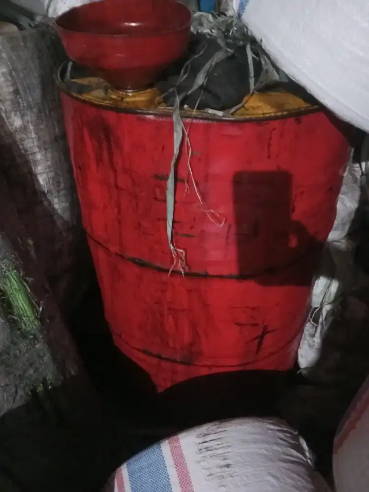 Jual oli bekas 209liter