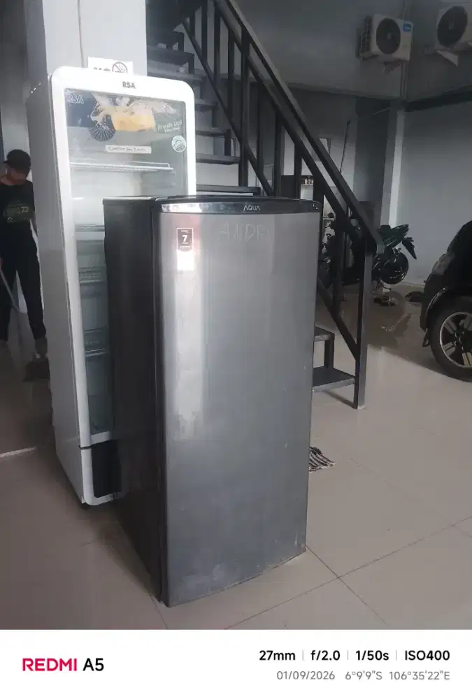 Di jual frezer stand merk Aqua 6 rak