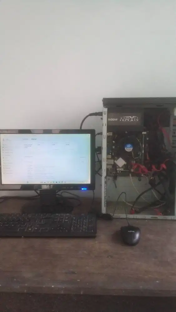 CPU Rakitan core i5 gen 2, CPU 3 GHz RAM 4 GB, Graphic Card on board