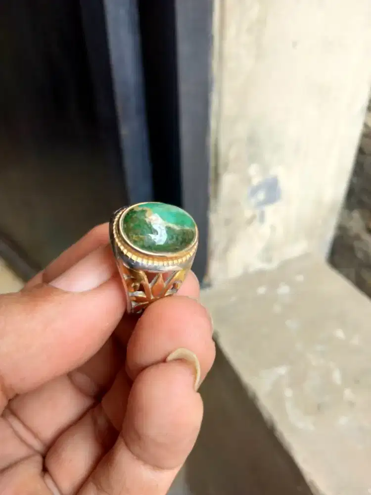 Batu virus dim kantoran ring 7 .
