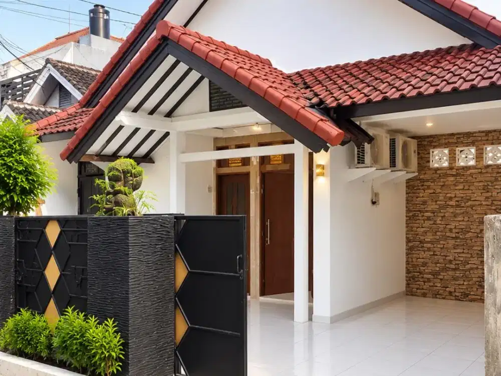 Freehold 4 Bedrooms Home in Kerobokan - Strategic Location! Bali