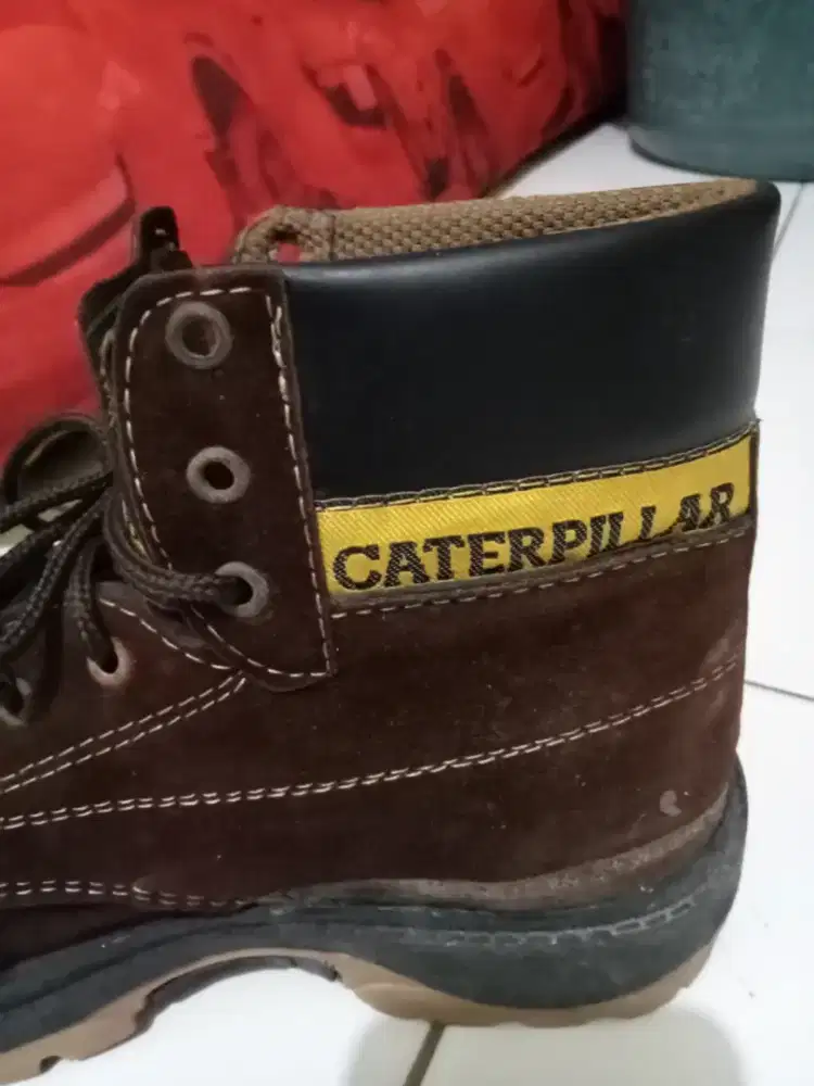 Sepatu cowok ukuran 40