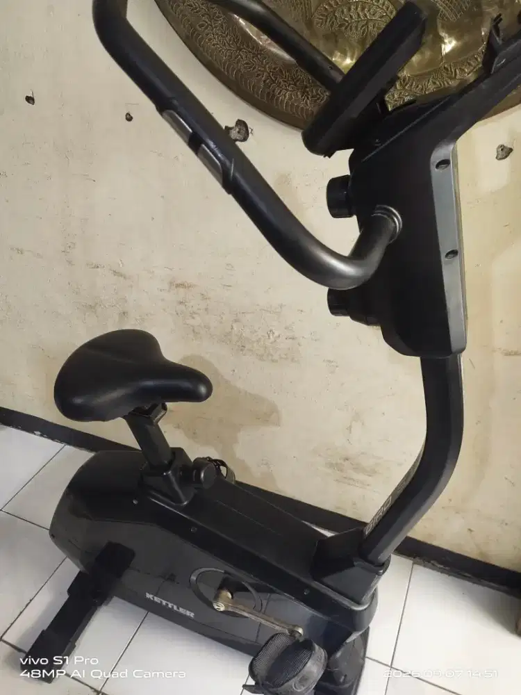 Sepeda statis merk kettler giro S1