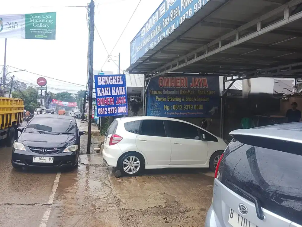 Admin di bengkel kaki kaki