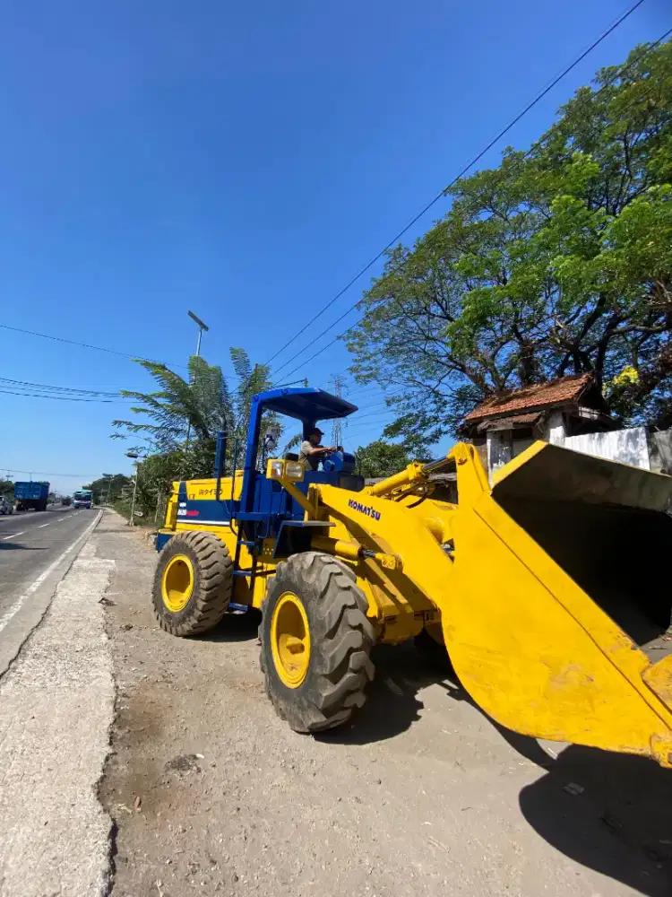 Wheell loader komatsu WA200 siap