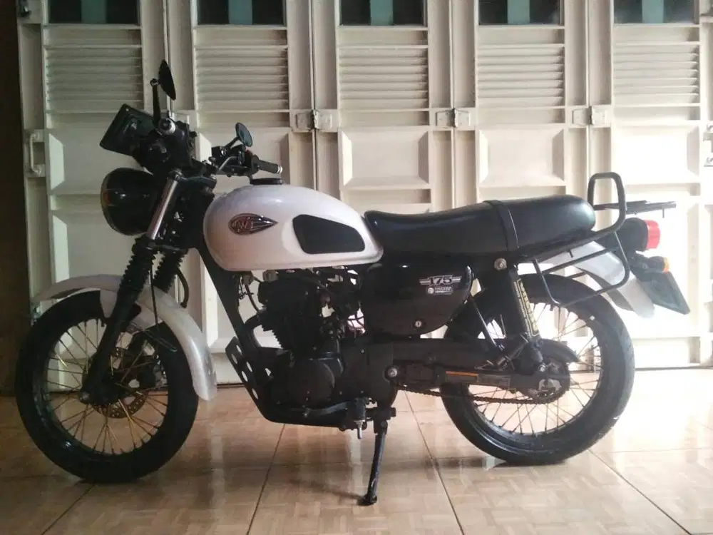 DIJUAL MOTOR W 175 PUTIH, CARBURATOR