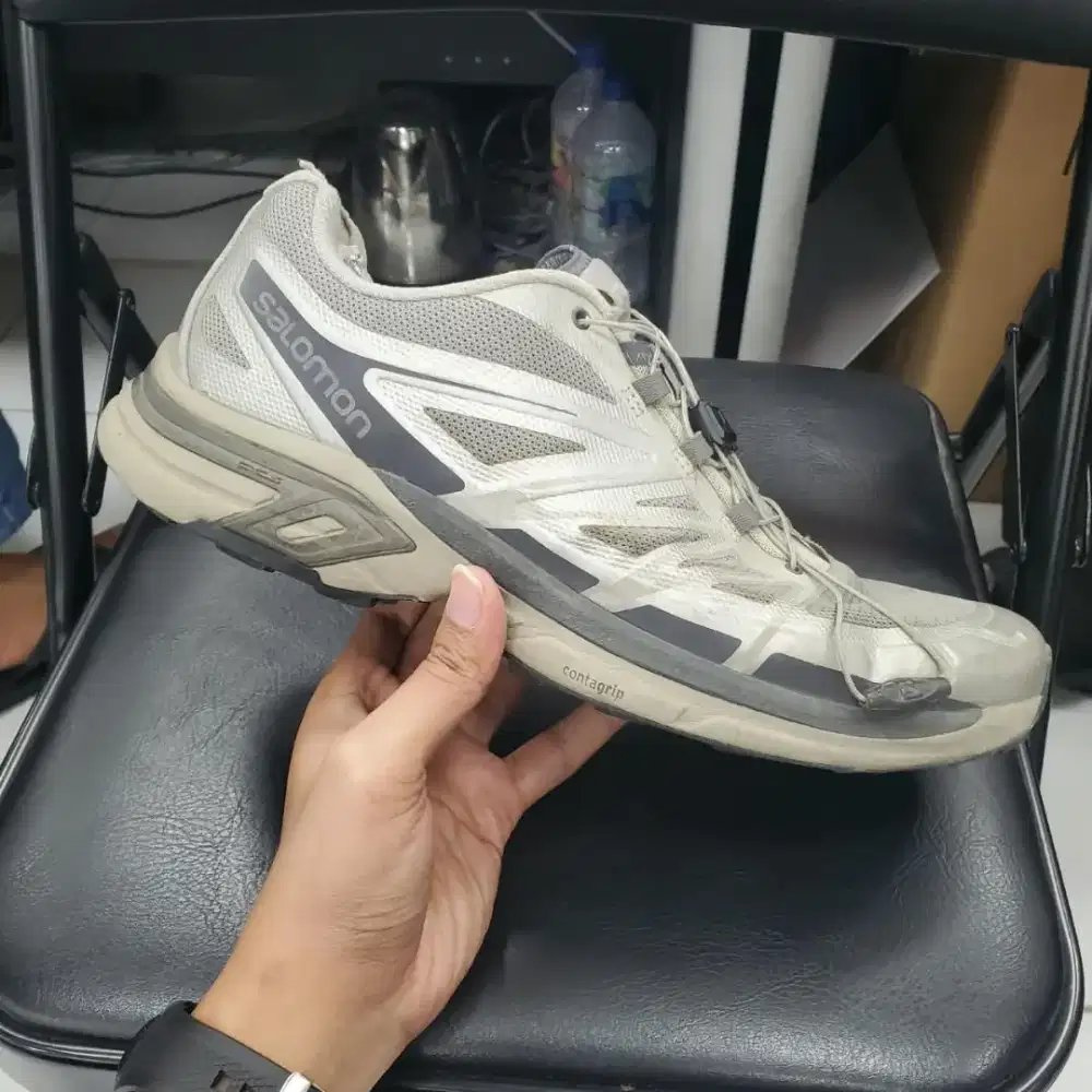 Sepatu salomon bekas