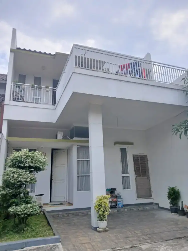 RUMAH 2¹/² LANTAI 5 MENIT KE LRT HARJAMUKTI