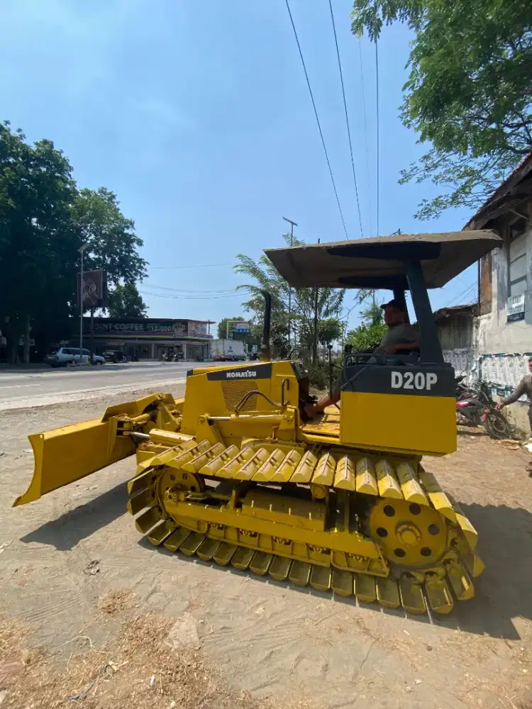Dozer Komatsu D20 siap
