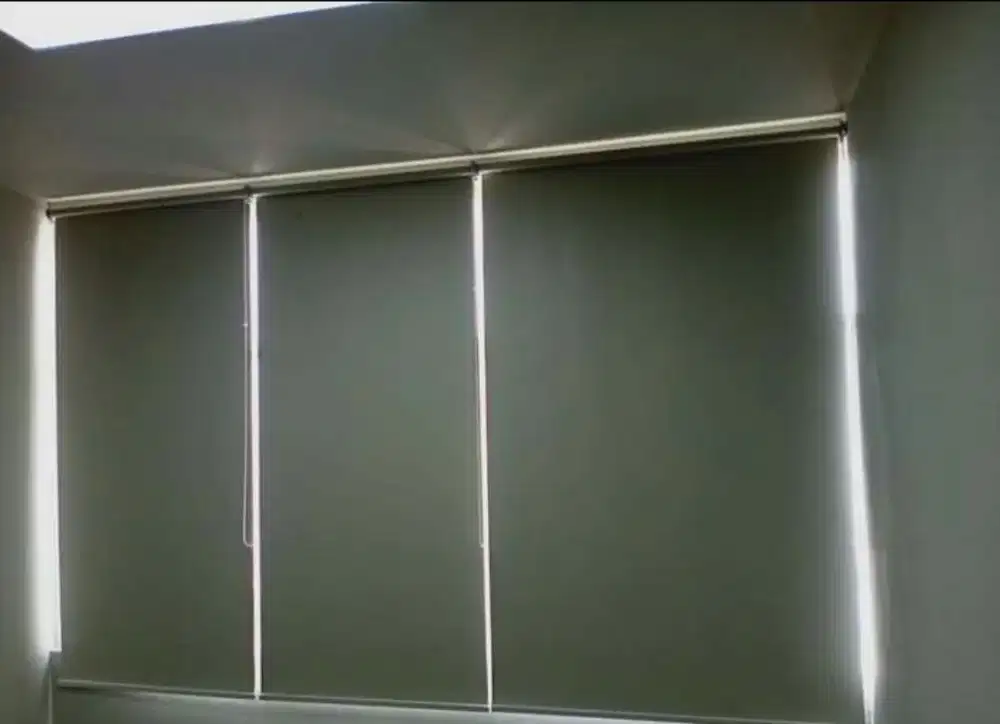 Hordeng gulung roller blind