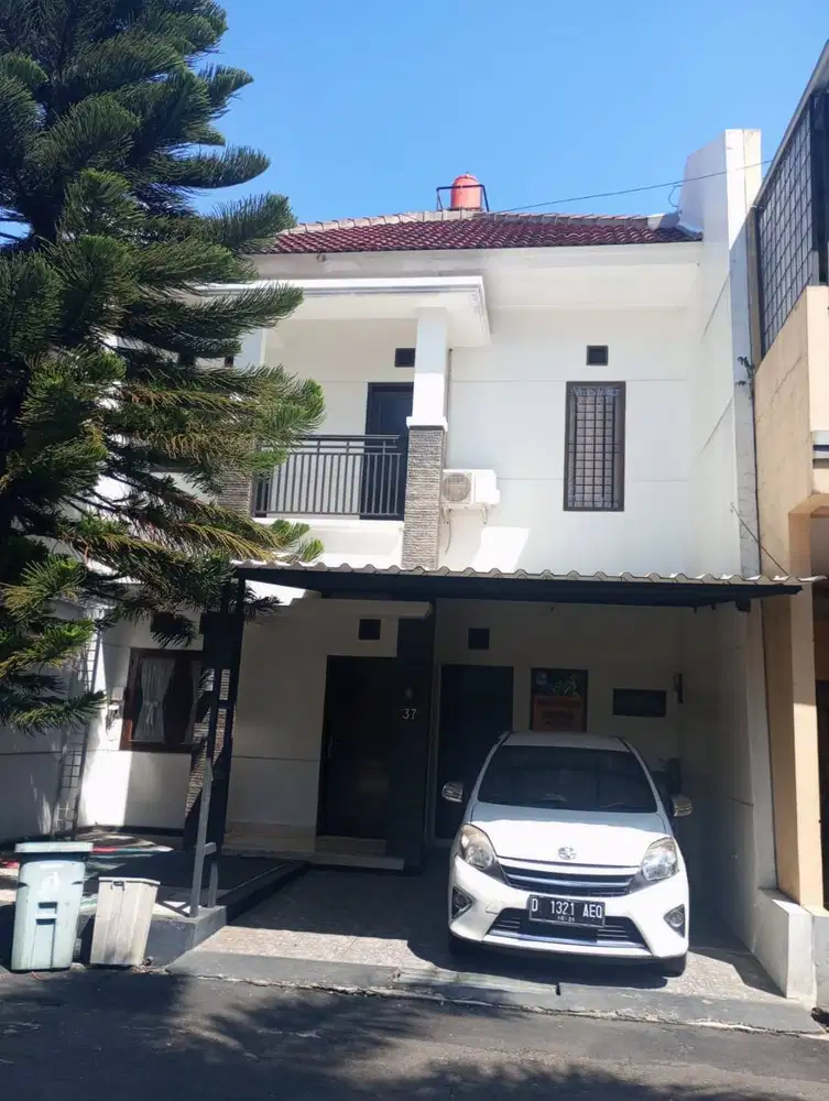 BUTUH JUAT CEPAT. Rumah Minimalis 3 Lantai Siap Huni di Bandung