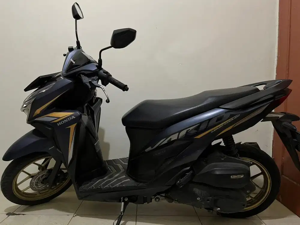 Vario tahun baru jual santai