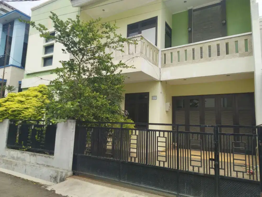 Properti Lelang Strategis Kemanggisan: Rumah Luas 214 m², Hanya Sekian Menit ke Stasiun Palmerah!