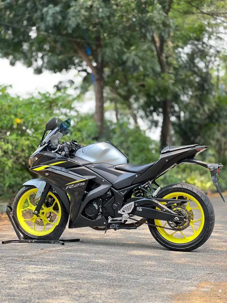 YAMAHA R25 OLD 2018 SILVER KM LOW PAJAK PANJANG BEST CONDITION