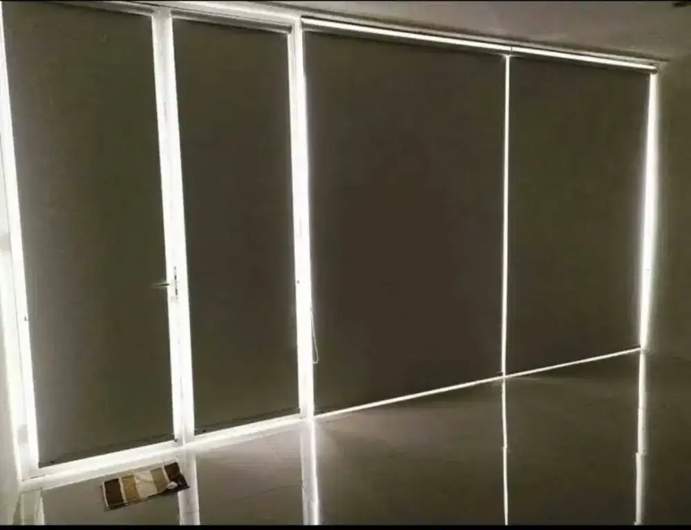 Hordeng gulung roller blind