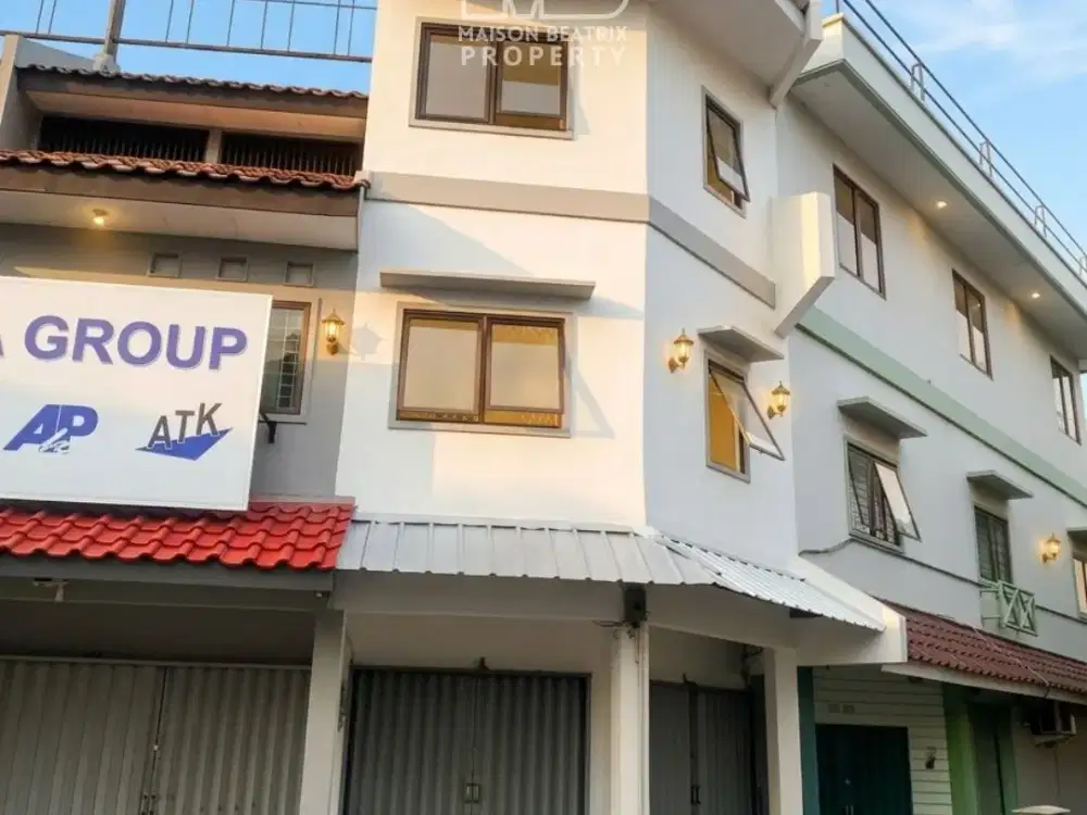 RUKO 3 LANTAI FULL RENOVASI , RAPI DAN LOKASI STRATEGIS DI SAMPING BSD PLAZA