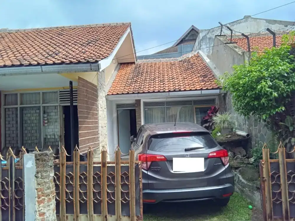 Rumah pusat kota strategis sayap lengkong besar Bandung
