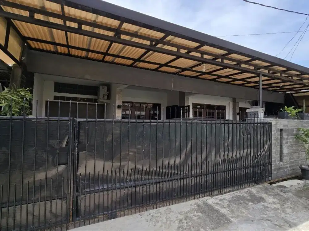 Rumah Semi Furnish Cantik dengan Taman Belakang Siap Huni & Nyaman untuk Keluarga
