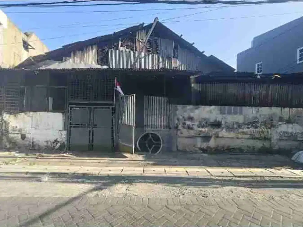 jual cepat rumah hitung tanah bisa untuk gudang/Indomaret/segala macam usaha jalan. perak