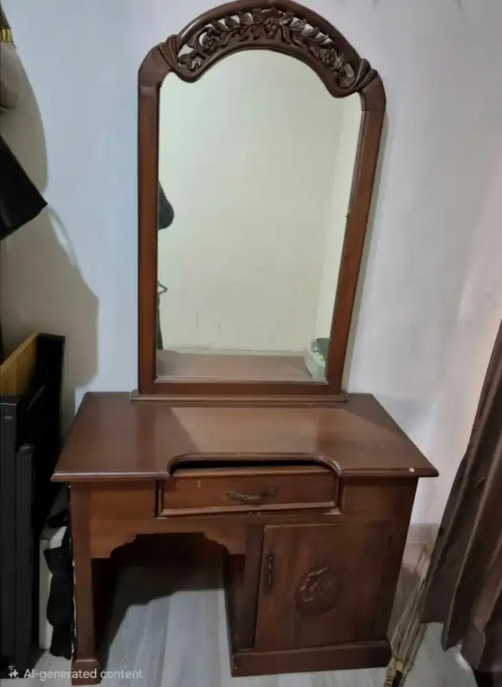 Meja rias bekas