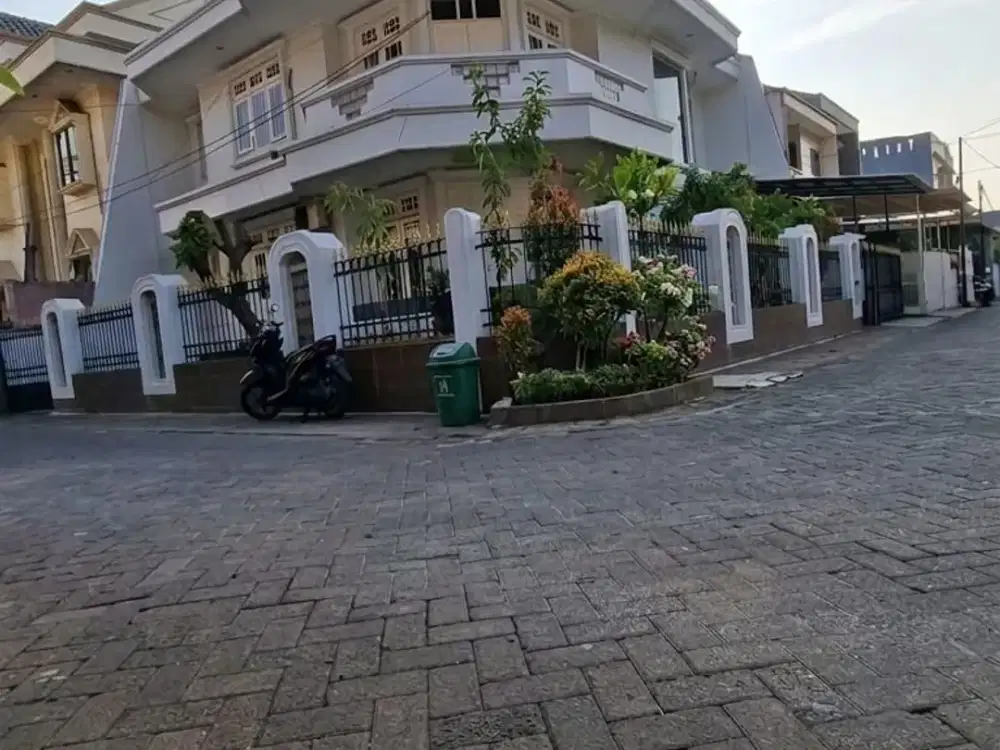 Rumah Mewah 2 Lantai Megah Dsemi Furnish Posisi Hoek One Gate System di Citra 2 Cengkareng Jakarta Barat