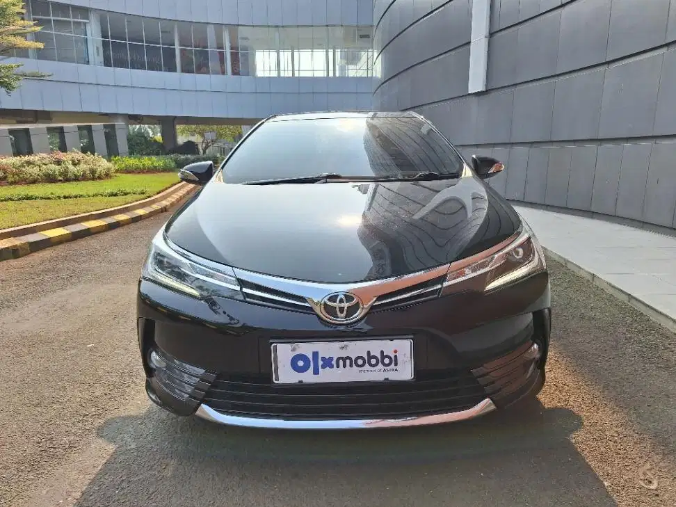 LOW DP Toyota Corolla Altis 1.8 V Bensin-AT 2017 SAO