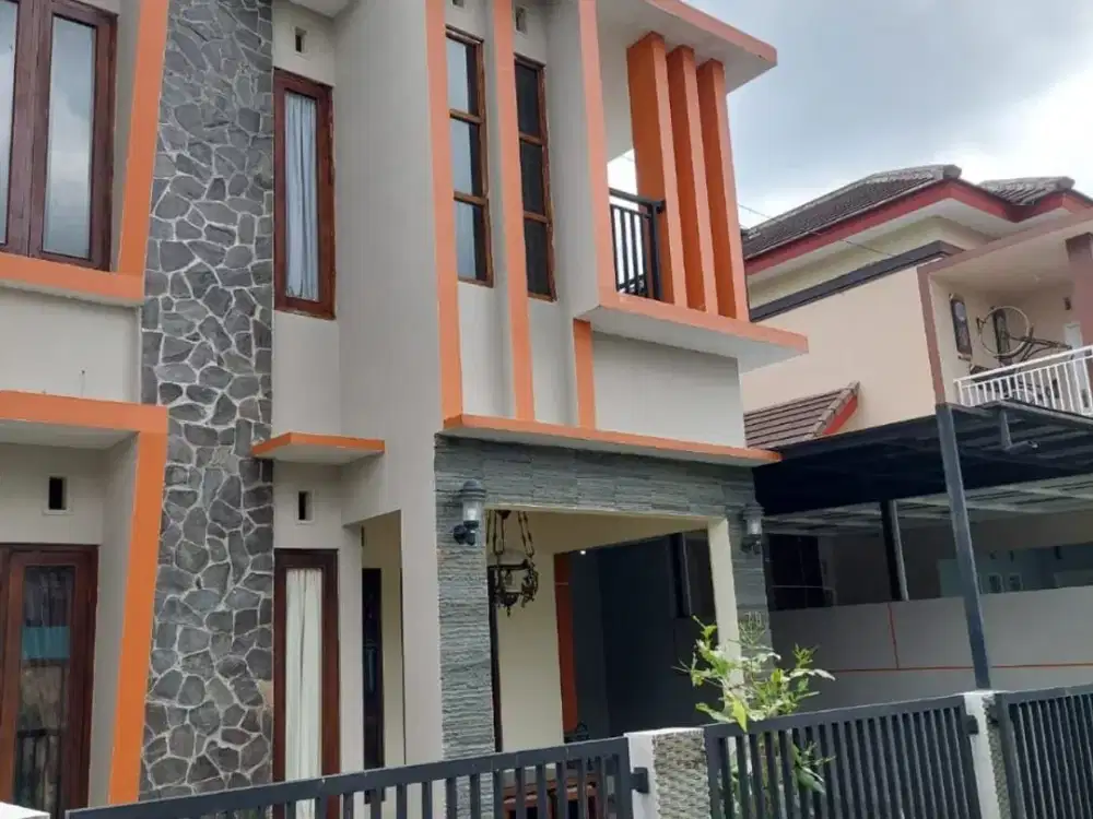 DISEWAKAN RUMAH 2 LANTAI FULL FURNISH LOKASI JL KALIURANG KM 6,5 SLEMAN JOGJA