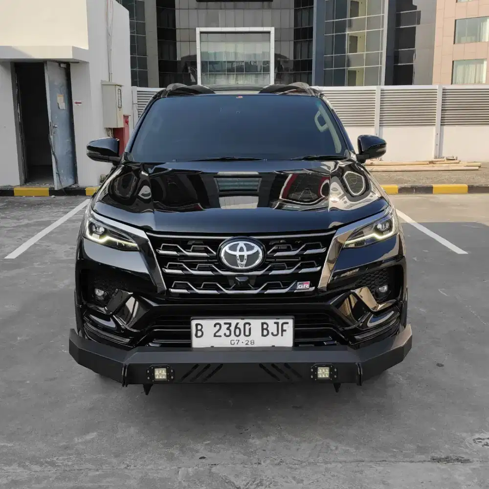 Toyota Fortuner 2.8 GR Diesel 2023 Hitam