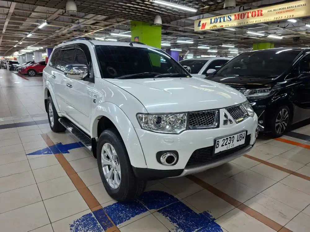 Pajero Dakar sunroof thn 2012 putih good cond