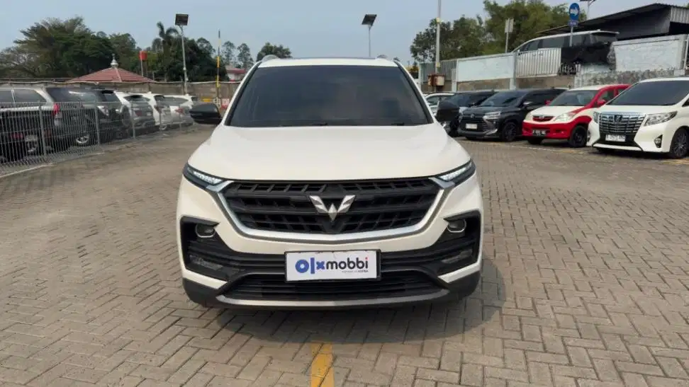 LOW DP Wuling Almaz 1.5 Exclusive 7-Seater Bensin-AT 2021 FAI