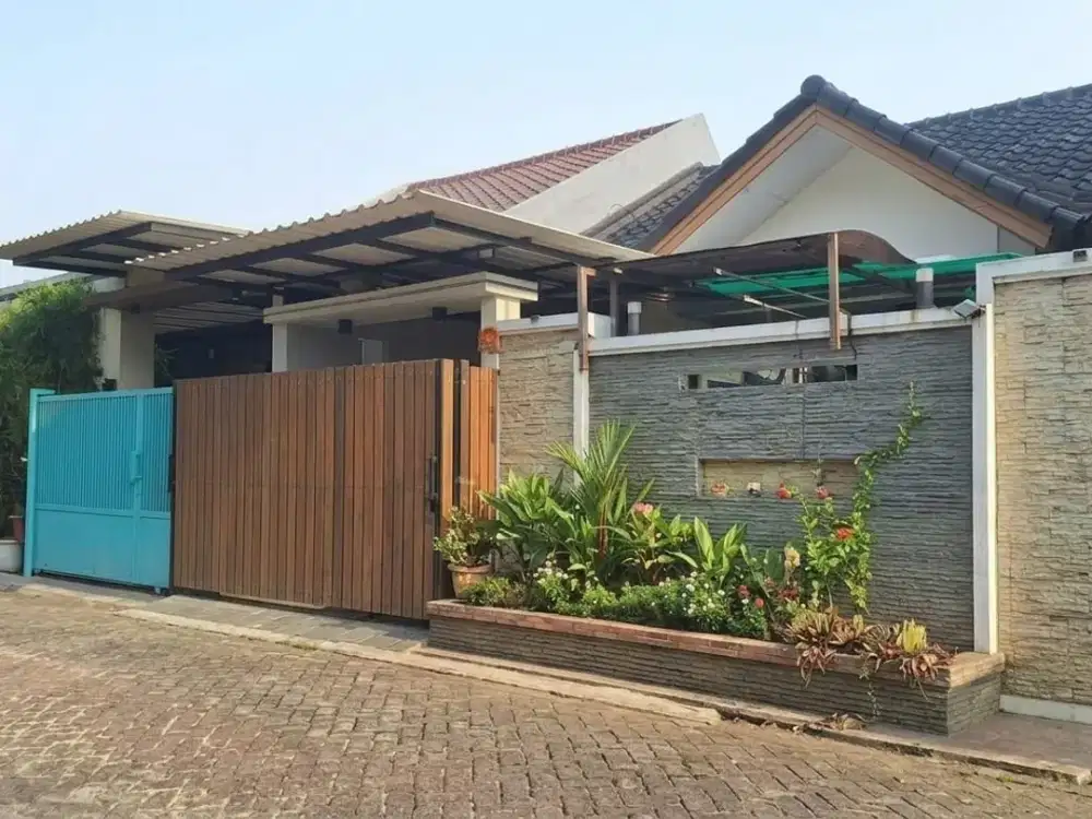 Rumah Cantik Nyaman 1 1/4 Lantai Siap Huni Full Furnish Interior Mewah One Gate System di komplek Citra 2 Cengakareng Jakarta Barat