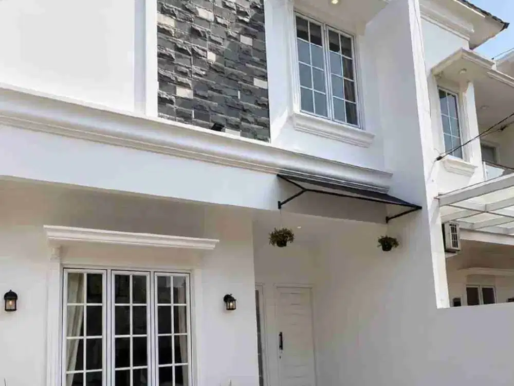 RUMAH CANTIK SIAP HUNI DI PEDANGGRAHAN JAKARTA SELATAN