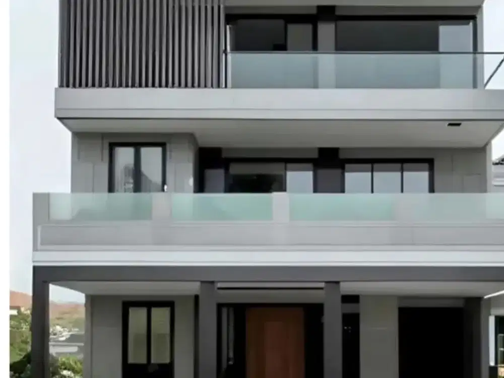 DIJUAL RUMAH MEWAH 3 LANTAI DI CASA GOYA JAKARTA BARAT SHM LOKASI SANGAT STRATEGIS
