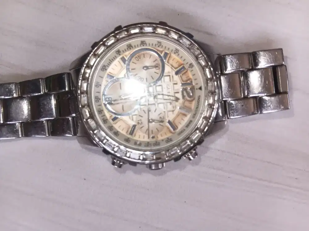 Jam tangan guess