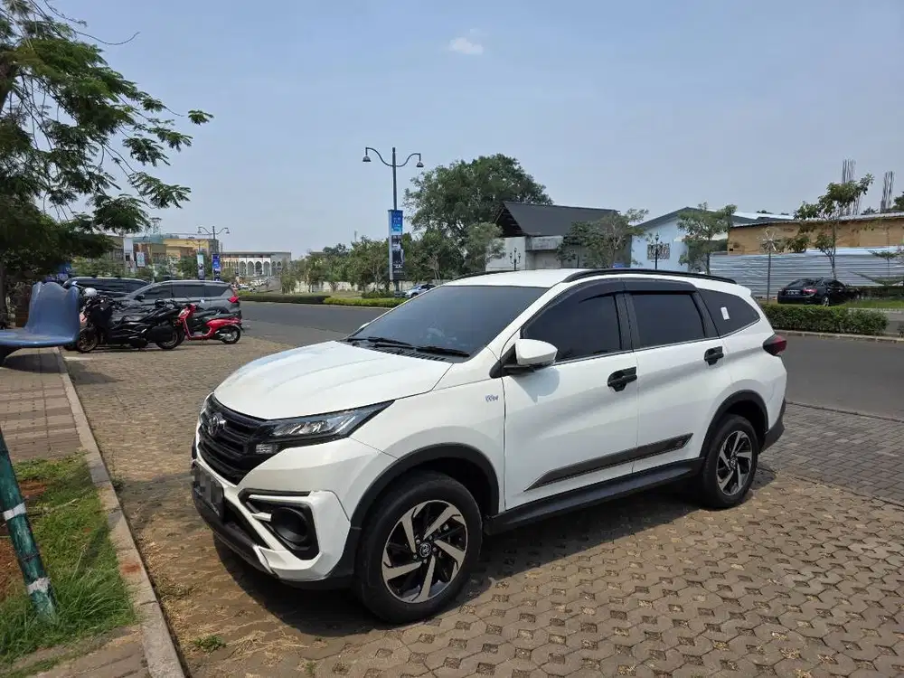Di jual cepat Toyota Rush 1.5 GR AT 2022 Putih