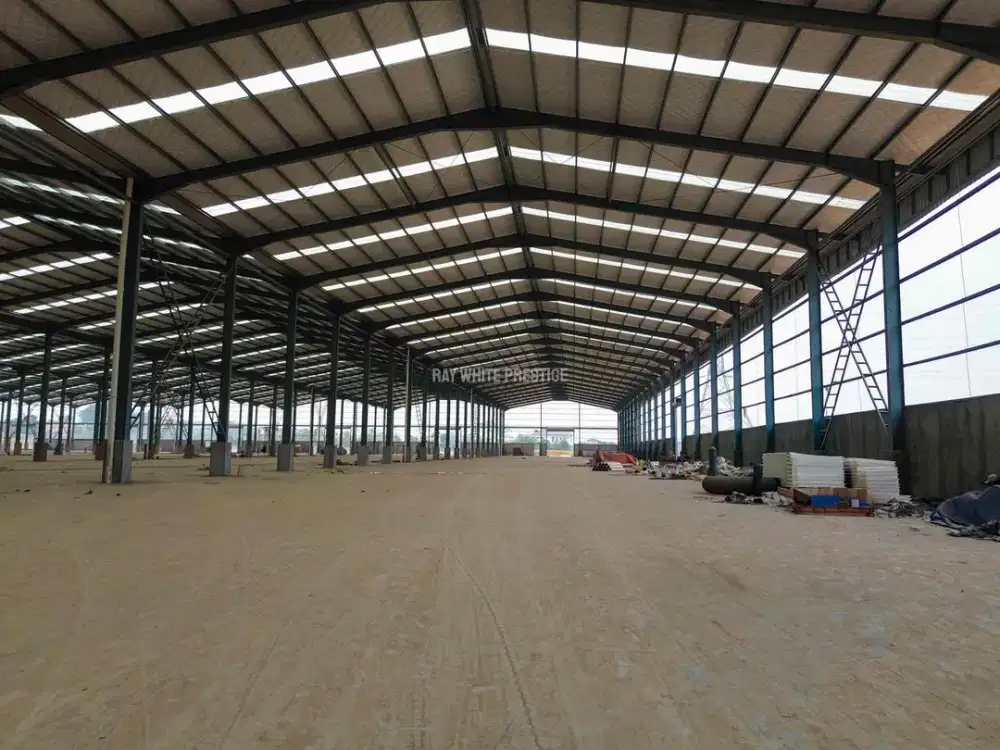 GUDANG 3.300 M² SIAP PAKAI, CUMA 1,5 KM DARI TOL CIKANDE!