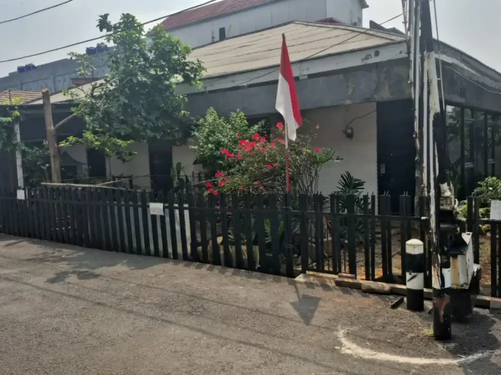 Dijual Cepat - Tanah (bonus bangunan lama) di lokasi terdepan strategis , Jl Haji Nawi Jakarta Selatan