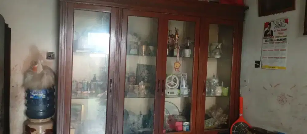 Di jual lemari kayu